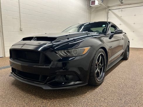 Used 2017 Ford Mustang GT w/ Black Accent Package RWD image 5