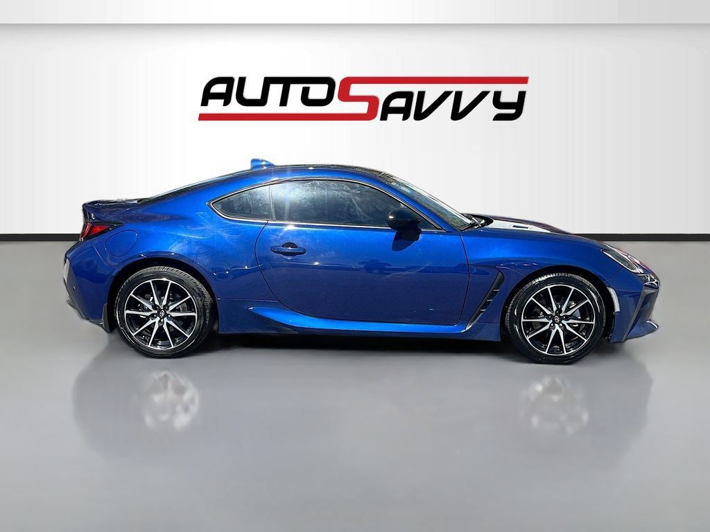 Used 2022 Toyota GR86 RWD image 8