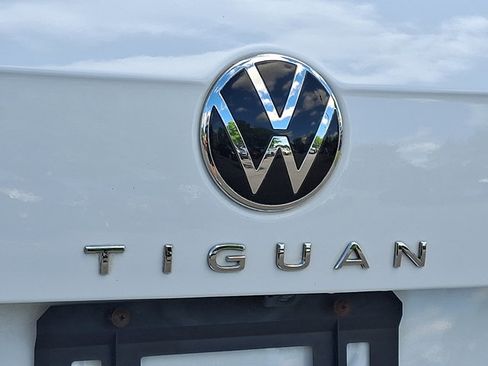 Used 2022 Volkswagen Tiguan SE AWD/4WD image 29
