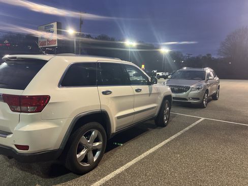 Used 2012 Jeep Grand Cherokee Overland image 5