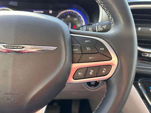 Used 2023 Chrysler Pacifica Touring-L w/ Uconnect Theater Family Group image 30