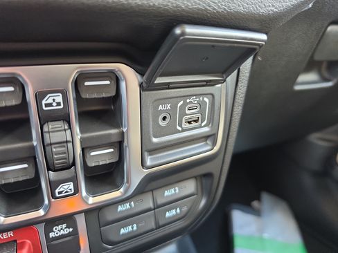 New 2026 Jeep Gladiator Willys AWD/4WD image 30