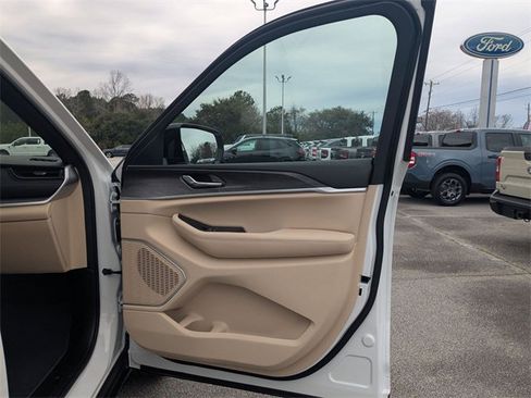 New 2026 Jeep Grand Cherokee Limited w/ Limited Altitude Package image 34