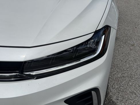 New 2026 Volkswagen Jetta SE FWD image 9