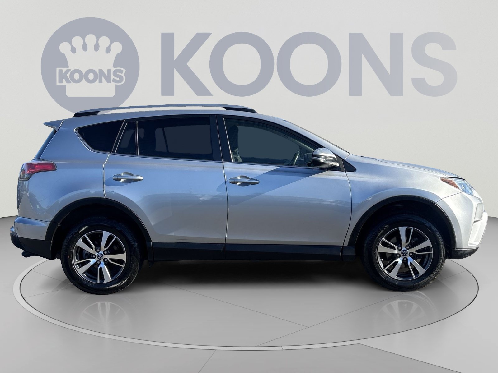 Used 2018 Toyota RAV4 XLE w/ Plus Extra Value Package FWD image 8