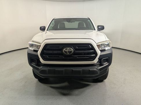 Used 2019 Toyota Tacoma SR image 2