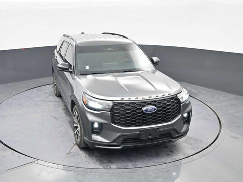 Used 2025 Ford Explorer ST-Line image 27