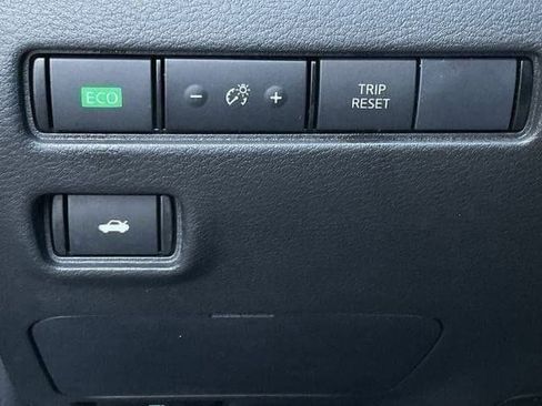 Used 2025 Nissan Sentra SV FWD image 19