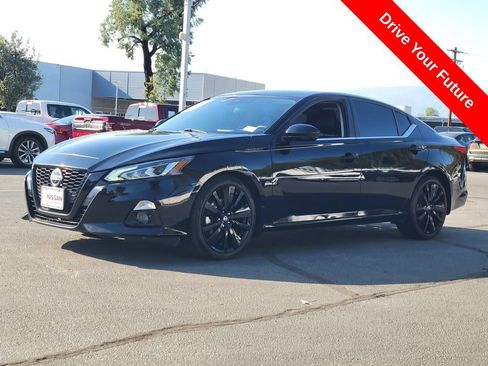 Used 2022 Nissan Altima 2.5 SR w/ Midnight Edition Package FWD image 2