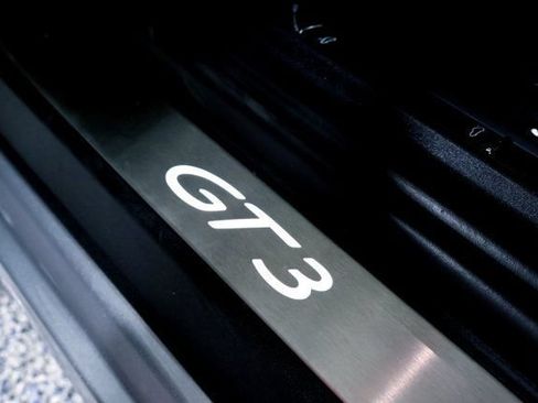 Used 2018 Porsche 911 GT3 RWD image 40