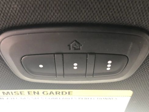 Used 2020 Chrysler Pacifica Limited w/ Tire & Wheel Group FWD image 24