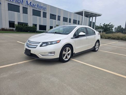 Used 2014 Chevrolet Volt Premium w/ Premium Trim Package FWD image 2