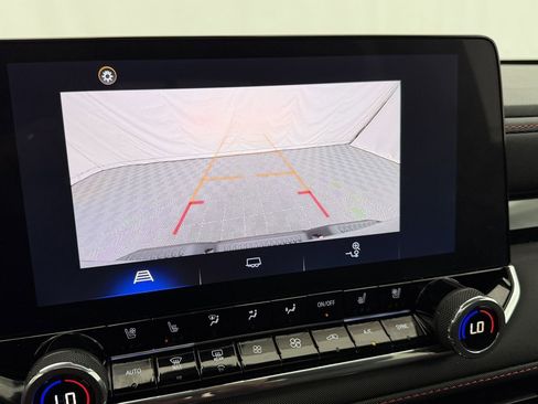 Used 2024 Chevrolet Colorado Z71 w/ Z71 Convenience Package 2 image 27