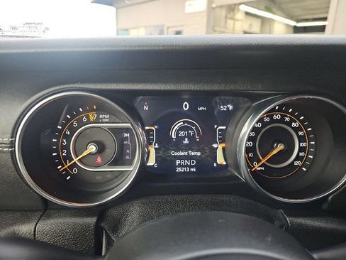 Used 2019 Jeep Wrangler Unlimited Sahara AWD/4WD image 16