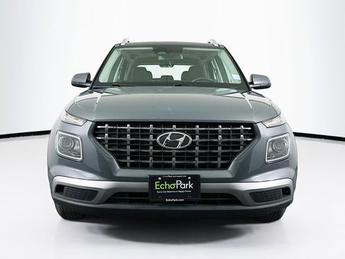 Used 2025 Hyundai Venue SEL image 2