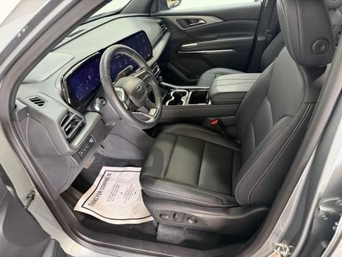 Used 2024 Chevrolet Traverse LT w/ Midnight/Sport Edition FWD image 17