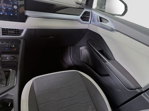 Used 2025 Volkswagen Taos SE image 26