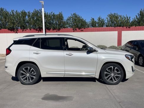 Used 2021 GMC Terrain Denali w/ Denali Premium Package image 3