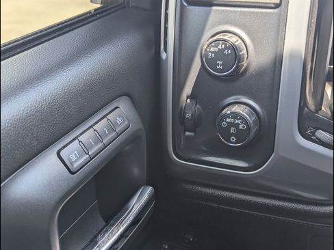 Used 2015 GMC Sierra 1500 SLT w/ SLT Crew Cab Value Package AWD/4WD image 28