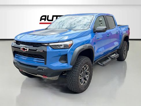 Used 2025 Chevrolet Colorado ZR2 w/ Technology Package AWD/4WD image 3