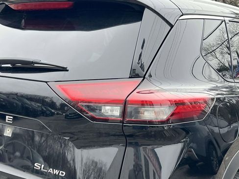 Used 2025 Nissan Rogue SL w/ SL Premium Package image 9