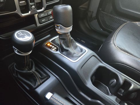 Used 2021 Jeep Wrangler Unlimited Sahara image 22