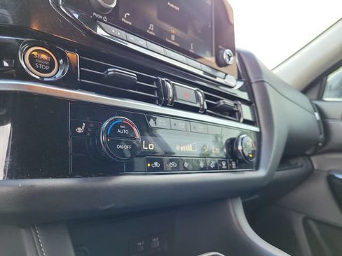Used 2024 Nissan Pathfinder SV FWD image 31