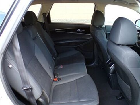 Used 2020 Kia Sorento LX FWD image 26