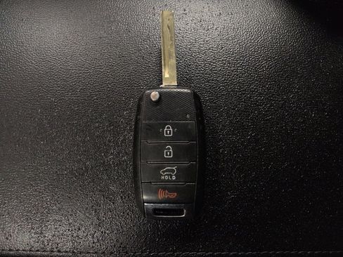 Used 2016 Kia Sorento LX w/ LX Convenience Package image 32