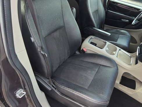 Used 2019 Dodge Grand Caravan SXT FWD image 14