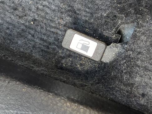 Used 2016 Toyota RAV4 LE image 12