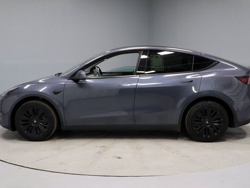 Used 2023 Tesla Model Y Long Range image 11