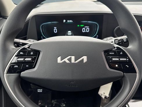 Used 2024 Kia Niro LX FWD image 15