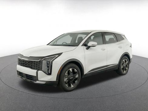 Used 2026 Kia Sportage LX FWD image 3