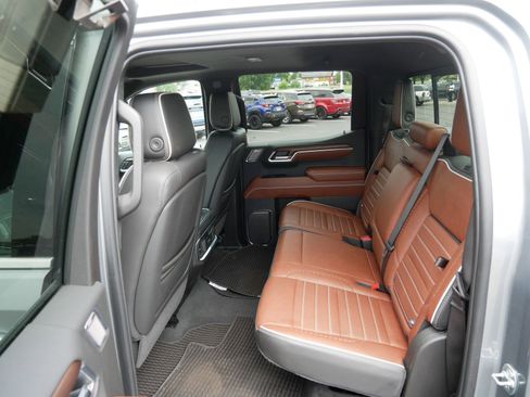 Used 2025 GMC Sierra 1500 Denali Ultimate AWD/4WD image 11