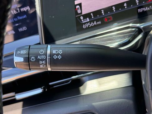 Used 2024 Cadillac Escalade ESV Sport AWD/4WD image 32
