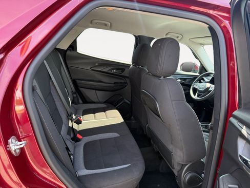 Used 2025 Chevrolet TrailBlazer LT AWD/4WD image 18