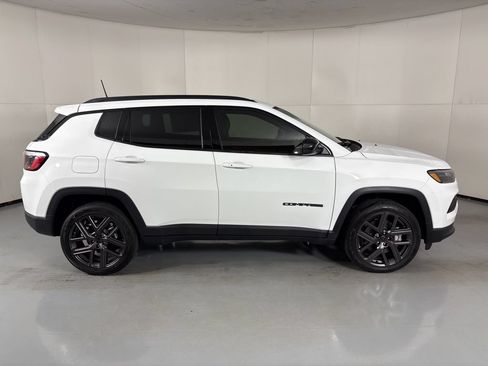 New 2026 Jeep Compass Latitude w/ Sun and Sound Group AWD/4WD image 9