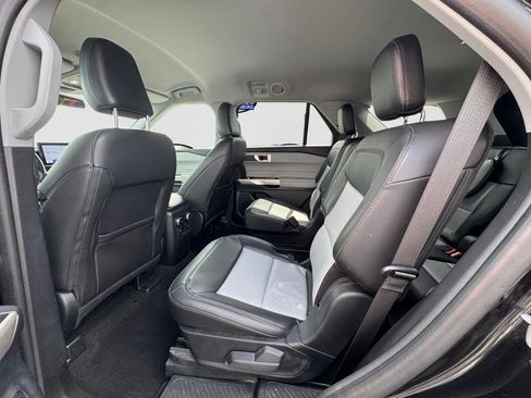 Used 2023 Ford Explorer XLT w/ Equipment Group 202A AWD/4WD image 12