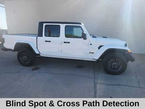Used 2024 Jeep Gladiator Sport AWD/4WD image 6