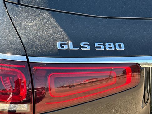 Used 2021 Mercedes-Benz GLS 580 4MATIC image 29