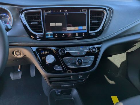 New 2026 Chrysler Pacifica Select w/ S Appearance Package image 22