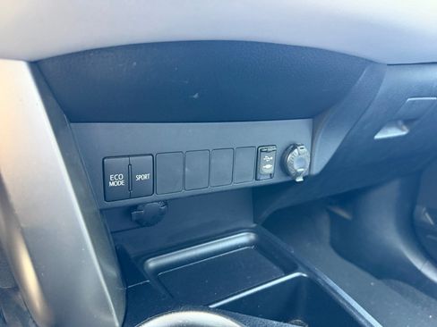 Used 2015 Toyota RAV4 XLE AWD/4WD image 38