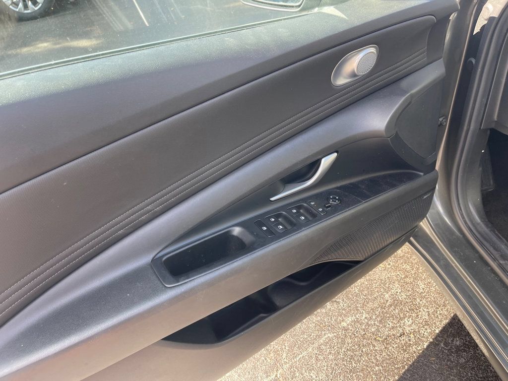 Used 2024 Hyundai Elantra Limited FWD image 10