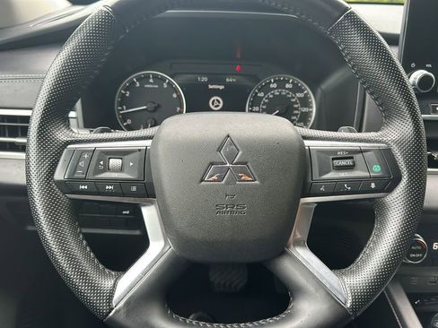 Used 2024 Mitsubishi Outlander SE Black Edition FWD image 12