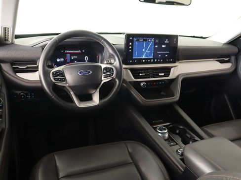 Used 2025 Ford Explorer Active w/ Active Comfort Package RWD image 2