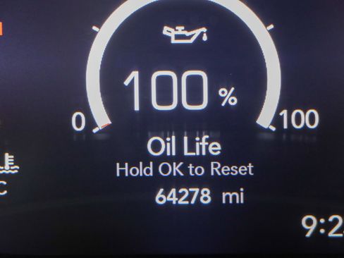 Used 2023 Chrysler Pacifica Touring-L image 16