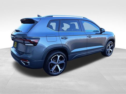 New 2025 Volkswagen Taos SEL image 6