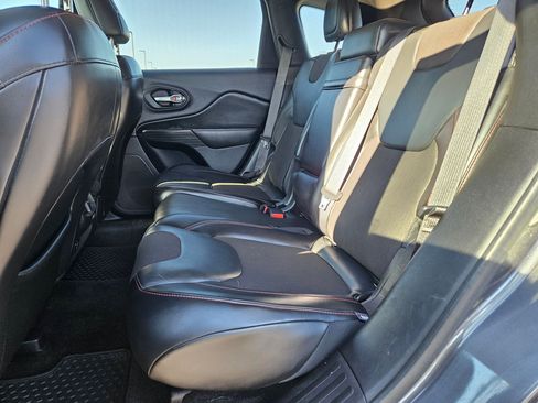 Used 2015 Jeep Cherokee Trailhawk AWD/4WD image 28