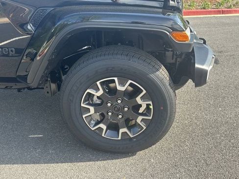 New 2025 Jeep Gladiator Sport w/ Premium Package image 11
